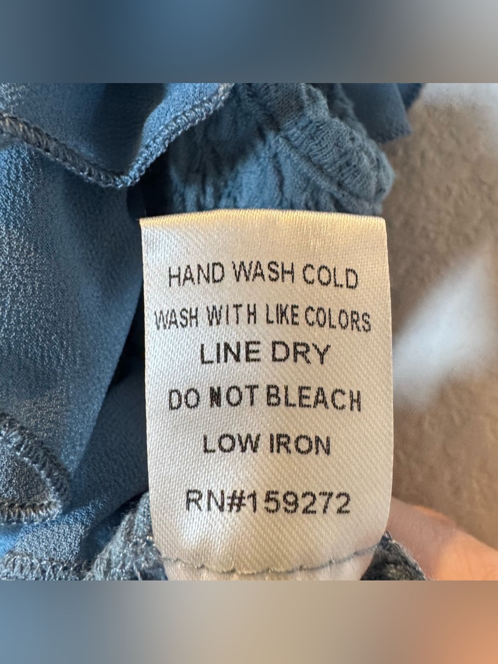 GiGio USA Women’s Blue Texture Knit Ruffle V-Neck Sleeveless Blouse Size Large - Picture 8 of 12